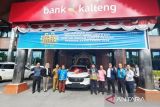 Bank Kalteng serahkan hadiah utama Mobil HR-V kepada pemenang nasabah asal Sampit