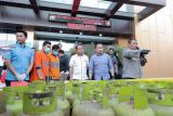Ditreskrimsus Polda Jatim bongkar praktik pengoplosan LPG