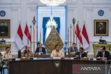 Prabowo invites support frombusinesses for free meals program