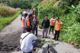 BPBD OKU Selatan evakuasi longsor dan pohon tumbang  di Desa Manduriang