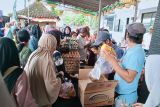 Disdag siapkan 600 liter minyak goreng murah di Pasar Rakyat Mataram