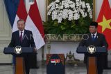 Presiden Prabowo Subianto (kanan) bersama Sekretaris Jenderal (Sekjen) Partai Komunis Vietnam (PKV) To Lam (kiri) menyampaikan pandangannya dalam konferensi pers usai pertemuan bilateral di Istana Kepresidenan Jakarta, Jakarta, Senin (10/3/2025). Kunjungan kenegaraan To Lam ke Indonesia tersebut menandai 70 tahun hubungan bilateral Indonesia dan Vietnam. ANTARA FOTO/Aditya Pradana Putra/tom.