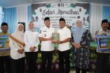 Gubernur peroleh hadiah Al-Quran terjemahan Bahasa Lampung dari Bupati Pringsewu