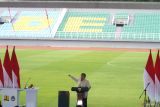 Presiden Prabowo Subianto menyampaikan sambutan saat meresmikan Stadion Gelora Delta Sidoarjo, Jawa Timur, Senin (17/3/2025). Presiden Prabowo Subianto merenovasi dan membangun 17 stadion di Indonesia hingga berstandar FIFA untuk menjadi salah satu tolok ukur kekuatan negara di mata internasional. Antara Jatim/Umarul Faruq