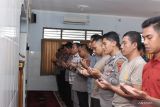 Polresta Mataram gelar shalat gaib bagi tiga polisi gugur di Lampung