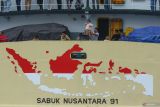 Sejumlah penumpang berada diatas kapal perintis Sabuk Nusantara-91 di Pelabuhan Tanjungwangi, Banyuwangi, Jawa Timur, Rabu (19/3/2025). Sebanyak 473 penumpang tujuan pulau sapeken memilih mudik lebih awal untuk menghindari kepadatan karena transportasi hanya bisa ditempuh melalui jalur laut dan tidak setiap hari ada layanan penyeberangan. Antara Jatim/Budi Candra Setya/um