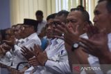 Forkopimda dan OPD se-Kabupaten mendengarkan Wakil Menteri Dalam Negeri Bima Arya Sugiarto saat acara pengarahan kepada Forkopimda dan OPD se-Kabupaten di Setda Kabupaten Ciamis, Jawa Barat, Rabu (19/3/2025). Bima Arya menghimbau kepada Forkpimda untuk menekankan pentingnya sinkronisasi dalam perencanaan dan penganggaran APBD harus selaras dengan visi dan misi kepala daerah serta memiliki keberpihakan pada efisiensi yang dicanangkan Presiden Prabowo Subianto. ANTARA FOTO/Adeng Bustomi/agr