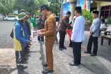Sebanyak 1.338 petugas kebersihan di Mataram dapat santunan kebersihan