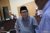 Mantan Bupati Lombok Tengah drop saat menjalani pemeriksaan di Polda NTB