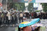 Sejumlah properti pemda dirusak saat unjuk rasa UU TNI di Surabaya