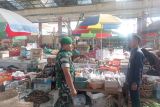 Jelang Lebaran, TNI pantau harga sembako di pasar Lombok Tengah