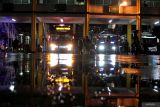Penumpang bus memadati Terminal Purabaya, Bungurasih, Sidoarjo, Jawa Timur, Jumat (28/3/2025). H-3 Menjelang Lebaran 2025 Terminal Bungurasih mencatat sekitar 15 ribu penumpang yang berangkat dibandingkan dengan hari sebelumnya yang hanya 9 ribu penumpang. Antara Jatim/Umarul Faruq