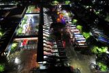 Foto udara suasana di Terminal Purabaya, Bungurasih, Sidoarjo, Jawa Timur, Jumat (28/3/2025). H-3 Menjelang Lebaran 2025 Terminal Bungurasih mencatat sekitar 15 ribu penumpang yang berangkat dibandingkan dengan hari sebelumnya yang hanya 9 ribu penumpang. Antara Jatim/Umarul Faruq