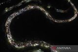 Foto udara antrean kendaraan pemudik di jalur selatan Lingkar Gentong, Kabupaten Tasikmalaya, Jawa Barat, Jumat (4/4/2025). Memasuki H+3 Lebaran arus balik dari arah Jawa Tengah menuju Garut, Bandung dan Jakarta terpantau padat dan Polres Tasikmalaya Kota memberlakukan sistem satu arah atau one way. ANTARA FOTO/Adeng Bustomi/agr