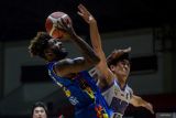 Hawks cetak rekor poin saat libas Rajawali