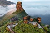Indonesian team studies pillars beneath ancient Mount Padang structure