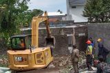 Satpol PP Badung bongkar bangunan ilegal