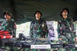 Prajurit TNI Angkatan Darat bersiaga saat mengikuti apel gelar pasukan reaksi cepat penanggulangan bencana (PRCPB) Batalion Zeni Tempur 17/Ananta Dharma (Yonzipur 17/AD) di Lapangan Yonzipur 17/AD, Balikpapan, Kalimantan Timur, Senin (14/4/2025). Apel tersebut digelar dalam rangka meningkatkan kesiapan Satgas PRCPB menghadapi potensi bencana alam dengan personel yang dikerahkan mencapai 600 orang terdiri dari tiga kompi lapangan, satu kompi zeni, dan satu kompi pendukung. Antara Kaltim/Aditya Nugroho/mrh