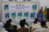 Pangdam I/Bukit Barisan Mayjen TNI Rio Firdianto menyampaikan materi saat acara Focus Ground Discussion Bersama TNI di Universitas Dharmawangsa, Medan, Sumatera Utara, Kamis (17/4/2025). Kegiatan diskusi yang dihadiri ratusan mahasiswa tersebut mengangkat tema 'Peran Aktif serta Kolaborasi Mahasiswa dan TNI dalam Memajukan Kesejahteraan Masyarakat. ANTARA/Yudi Manar