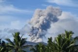 Gunung Dukono di Ternate catat  252 kali letusan pada Jumat