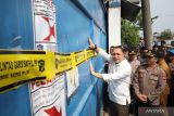 Wali Kota Surabaya pimpin penyegelan gudang milik CV Sentoso Seal