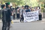 Mahasiswa demo serukan copot Plt Dirut PDAM Lombok Timur