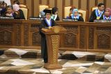 Prof Dr Dwi Winarni, M.Si menyampaikan pidato pengukuhan berjudul Peran Histologi Hewan dalam Eksplorasi Spesies Teripang Lokal Penghasil Kolagen saat sidang terbuka Pengukuhan Guru Besar Universitas Airlangga (Unair) di Surabaya, Jawa Timur, Kamis (24/4/2025). Unair mengukuhkan enam Guru Besar yang baru di antaranya pasangan suami isteri yaitu Hari Basuki Notobroto dalam bidang Ilmu Biostatistika dan Manajemen Informasi Kesehatan pada Fakultas Kesehatan Masyarakat dan Dwi Winarni dalam bidang Ilmu Histologi Hewan pada Fakultas Sains dan Teknologi. ANTARA Jatim/Moch Asim.
