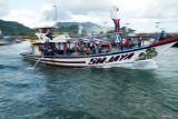 Nelayan berangkat melaut dari Pelabuhan Perikanan Nusantara Prigi, Trenggalek, Jawa Timur, Sabtu (26/4/2025). Pemerintah mendorong peningkatan kesejahteraan nelayan melalui berbagai program perbaikan akses sarana-prasarana serta penguatan Nilai Tukar Nelayan (NTN) secara nasional. Antara Jatim/Destyan Sujarwoko/um