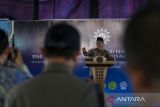 Menteri Desa dan Pembangunan Daerah Tertinggal Yandri Susanto menyampaikan sambutan saat acara silaturahmi bersama Pimpinan Wilayah Muhammadiyah Provinsi Banten di Gedung Pusat Dakwah Muhammadiyah Banten, Kota Serang, Banten, Minggu (27/4/2025). Acara silaturahmi Idul Fitri 1446 Hijriah tersebut mengusung tema Memperteguh Ideologi, Sinergi, dan Ukhuwah Islamiyah Menuju Muhammadiyah Berkemajuan dan Umat Sejahtera. ANTARA FOTO/Angga Budhiyanto/gp