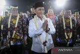 Wakil Menteri Agama Romo H.R Muhammad Syafii (tengah) didampingi Gubernur Banten Andra Soni (kanan) dan Bupati Tangerang Maesyal Rasyid (kiri) menghadiri pembukaan Musabaqah Tilawatil Quran (MTQ) XXII Provinsi Banten di Alun-alun Tigaraksa, Kabupaten Tangerang, Banten, Sabtu (26/4/2025). MTQ yang digelar 25-30 April 2025 tersebut diikuti 458 peserta dari empat kota dan empat kabupaten di Provinsi Banten. ANTARA FOTO/Putra M. Akbar/gp
