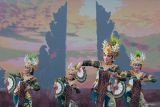 Seniman menampilkan Tari Legong Kreasi Kusara pada Festival Semarapura ke-7 di Klungkung, Bali, Selasa (29/4/2025). Festival tahunan yang digelar pada 28 April hingga 1 Mei 2025 tersebut melibatkan 2.100 seniman dengan menampilkan berbagai kegiatan budaya di antaranya fragmen tari, pertunjukan musik tradisional, pameran pernak-pernik khas Bali, dan menulis aksara Bali di daun lontar sebagai pelestarian budaya serta daya tarik pariwisata. ANTARA FOTO/Nyoman Hendra Wibowo/wsj.