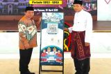 Bupati Kapuas serahkan tugu berkode Spot Baca Buku Digital untuk Masjid Agung