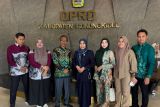 Ketua DPRD Balangan Hj. Lindawati beserta jajaran dan Dinas Sosial Balangan saat melaksanakan kunjungan kerja ke DPRD Gunungkidul, Rabu (23/4/2025). ANTARA/HO-DPRD Balangan