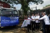 Wakil Menteri Perdagangan Dyah Roro Esti (tengah) bersama Kepala Badan Karantina Indonesia Sahat Manaor Panggabean (kedua kiri), Wakil Gubernur Jawa Barat Erwan Setiawan (kiri), CEO Minaqu Indonesia Ade Wardhana Adinata (kedua kanan) dan Wali Kota Bogor Dedie A Rachim (kanan) melakukan pelepasan ekspor perdana produk sekam bakar ke Belanda di Minaqu Indonesia, Bogor Nirwana Residence, Kota Bogor, Jawa Barat, Rabu (30/4/2025). Minaqu Indonesia secara resmi melepas ekspor perdana produk sekam bakar yang merupakan media tanam ramah lingkungan dengan jumlah mencapai 10 ton yang dikemas dalam 1500 kantong ke Belanda. ANTARA FOTO/Arif Firmansyah/foc.