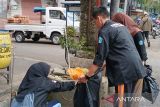 Forum OSIS Temanggung bersihkan lingkungan Pasar Kliwon