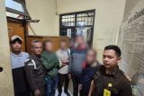 Kejari Manggarai Barat menetapkan tiga tersangka kasus korupsi dana desa