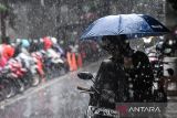 Mayoritas wilayah Indonesia diprakirakan diguyur hujan pada Rabu