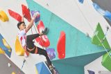 Kualifikasi lead putra IFSC Climbing World Cup Bali. Atlet panjat tebing Indonesia Raviandi Ramadhan berusaha mencapai puncak pada kualifikasi kategori lead putra seri ketiga IFSC Climbing Wolrd Cup 2025 di Pulau Peninsula, Nusa Dua, Badung, Bali, Jumat (2/5/2025). Atlet Jepang Sorato Anraku dan Satone Yoshida meraih posisi pertama, sementara tiga atlet Indonesia yaitu Putra Tri Ramadani, Raviandi Ramadhan dan Muhammad Rizky Syahrafli Simatupang berhasil masuk ke semifinal. ANTARA FOTO/Fikri Yusuf/wsj.