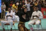 Peserta menunjukan kemampuannya saat pertandingan Silat Benteng Cisadane Championship di Mall Balekota, Kota Tangerang, Banten, Sabtu (3/5/2025). Kejuaraan yang diikuti 1.345 peserta dari berbagai perguruan pencak silat itu sebagai upaya untuk menjaring atlet-atlet muda dan melestarikan seni bela diri tradisional khas Indonesia. ANTARA FOTO/Putra M. Akbar/gp