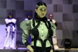 Model memperagakan busana karya desainer Destia Nandasari yang berjudul Rolium Satursun dalam Asian Student Fashion Week 2025 di Gedung Graha Cakrawala, Malang, Jawa Timur, Minggu (4/5/2025). Peragaan busana internasional tersebut diadakan selama dua hari dengan mengusung tema Paradoxal serta menampilkan ratusan busana hasil rancangan 51 desainer muda yang merupakan mahasiswa Universitas Negeri Malang (UM), pelajar SMK maupun perancang busana muda dari Malaysia. Antara Jatim/Ari Bowo Sucipto/um