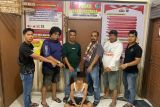 Polres Agam tangkap pengedar narkotika di depan rumahnya