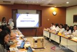 antor Wilayah Direktorat Jenderal Imigrasi Sumatera Utara mencatat kinerja selama Triwulan I Tahun 2025 mencapai 592.811 paspor. Plh Kepala Kantor Wilayah Ma'mum mengatakan inovasi layanan PMI Lounge (layanan khusus di Bandara yang diperuntukkan untuk Pekerja Migran Indonesia) menjadi faktor utama permintaan paspor meningkat. ANTARA/Yudi Manar