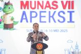 Pembukaan Munas APEKSI ke-VII. Wali Kota Surabaya sekaligus Ketua Dewan Pengurus Asosiasi Pemerintah Kota Seluruh Indonesia (APEKSI) Eri Cahyadi menyampaikan pidato pada pembukaan Munas APEKSI ke-VII di Grand City Mall, Surabaya, Jawa Timur, Kamis (8/5/2025). Munas APEKSI ke-VII yang berlangsung 6-10 Mei 2025 di Surabaya tersebut diikuti 98 kepala daerah se-Indonesia dengan mengusung tema Dari APEKSI Untuk Negeri. ANTARA FOTO/Rizal HanafiANTARA FOTO/RIZAL HANAFI (ANTARA FOTO/RIZAL HANAFI)