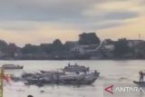 Sebuah kapal jukung meledak di Sungai Musi Palembang