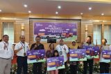 Bank Jateng Cabang Koordinator Pati serahkan hadiah undian Tabungan Bima
