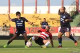 Persaingan menghindari zona degradasi Liga 1 semakin panas