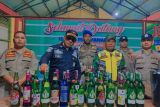 Satpol PP Damkar Agam sita puluhan botol miras dan tuak