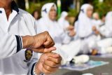 Peserta mengikuti senam bersama dalam rangkaian kegiatan Musyawarah Nasional ke-5 Senam Sehat Indonesia Wai Tan Kung (SSI/WTK) di kawasan Pahlawan Street Center Kota Madiun, Jawa Timur, Senin (12/5/2025). Kegiatan senam bersama tersebut diikuti sekitar 4.000 peserta dari berbagai daerah di Indonesia. Antara Jatim/Siswowidodo/um 