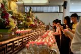 Vihara Batam merayakan Waisak dengan bazar vegetarian dan ritual suci