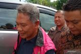 Kejati NTB serahkan tiga tersangka korupsi aset LCC ke penuntut umum